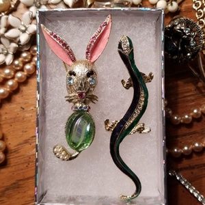 Two Vintage brooches